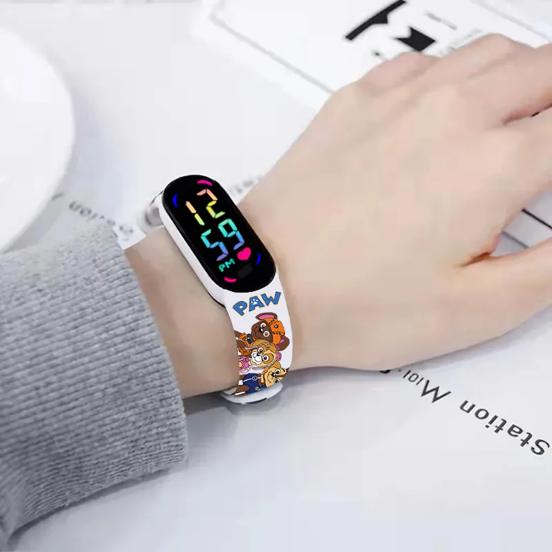 Bracelet électronique de dessin animé Paw Patrol pour enfants, montre intelligente LED, montre-bracelet numérique pour enfants, étanche, chien