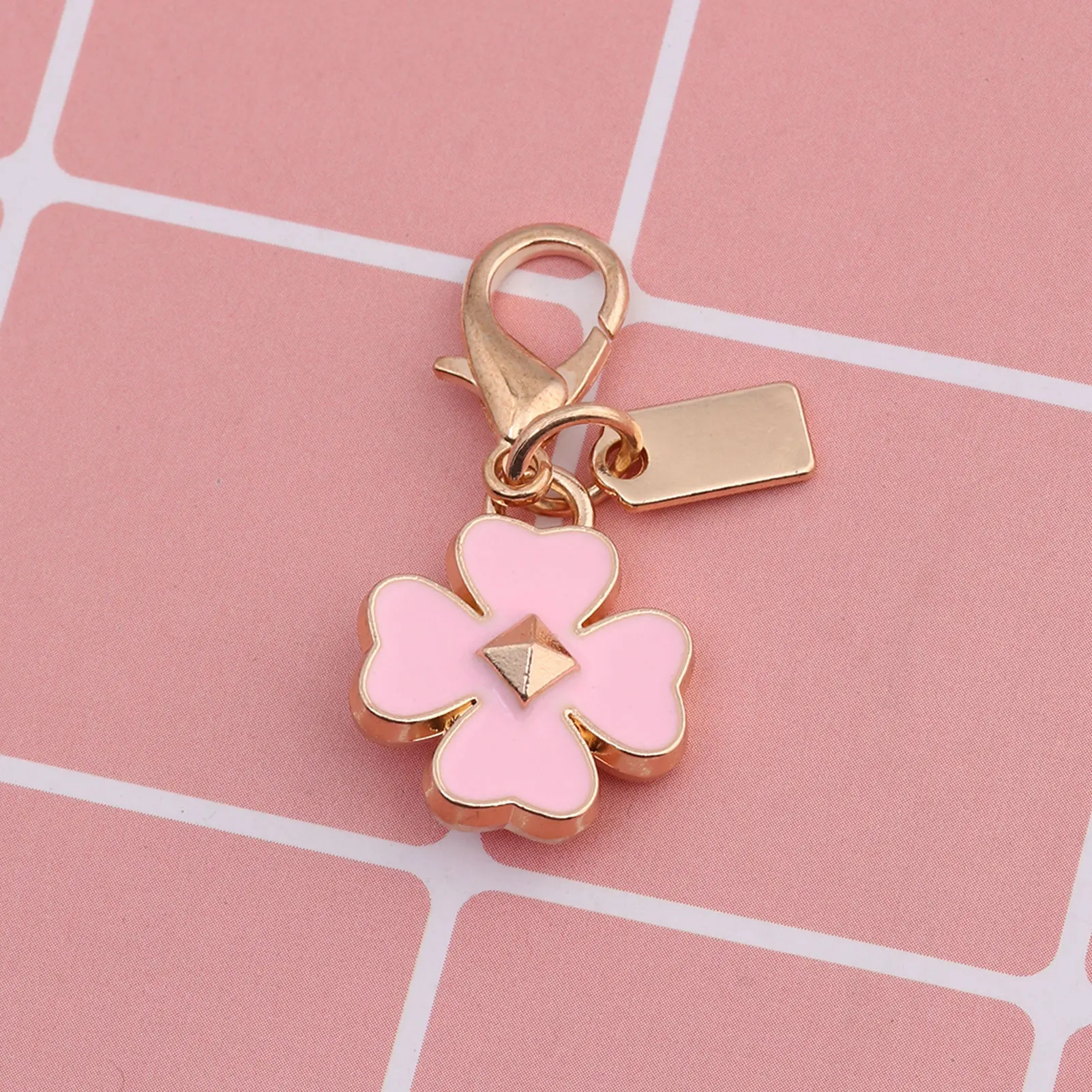 الإبداعية الذهب الدب الأحمر الكرز البرسيم فراشة حقيبة قلادة المرأة الهاتف المفاتيح موضة حقيبة السيارة حلية مجوهرات هدايا عيد الأم #5