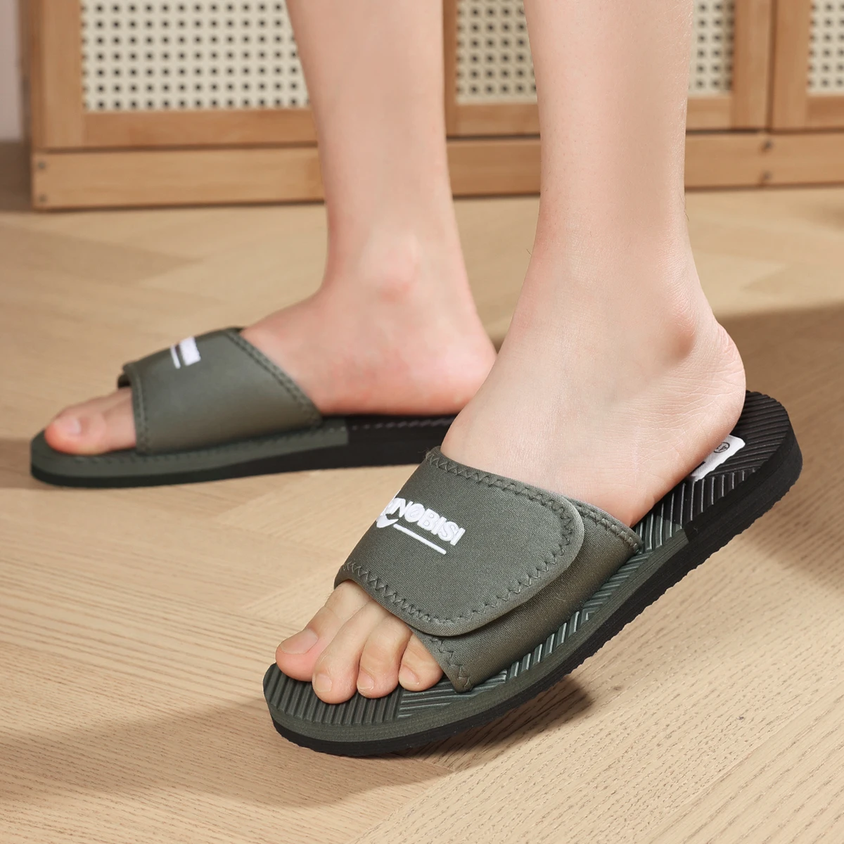 Sommer-Outdoor-Hausschuhe für Herren und Teenager, modisch und vielseitig, sportlich und lässig, rutschfeste Outdoor-Sandalen, verstellbar und locker sitzend, Slip-On-Sandalen – Detail 9