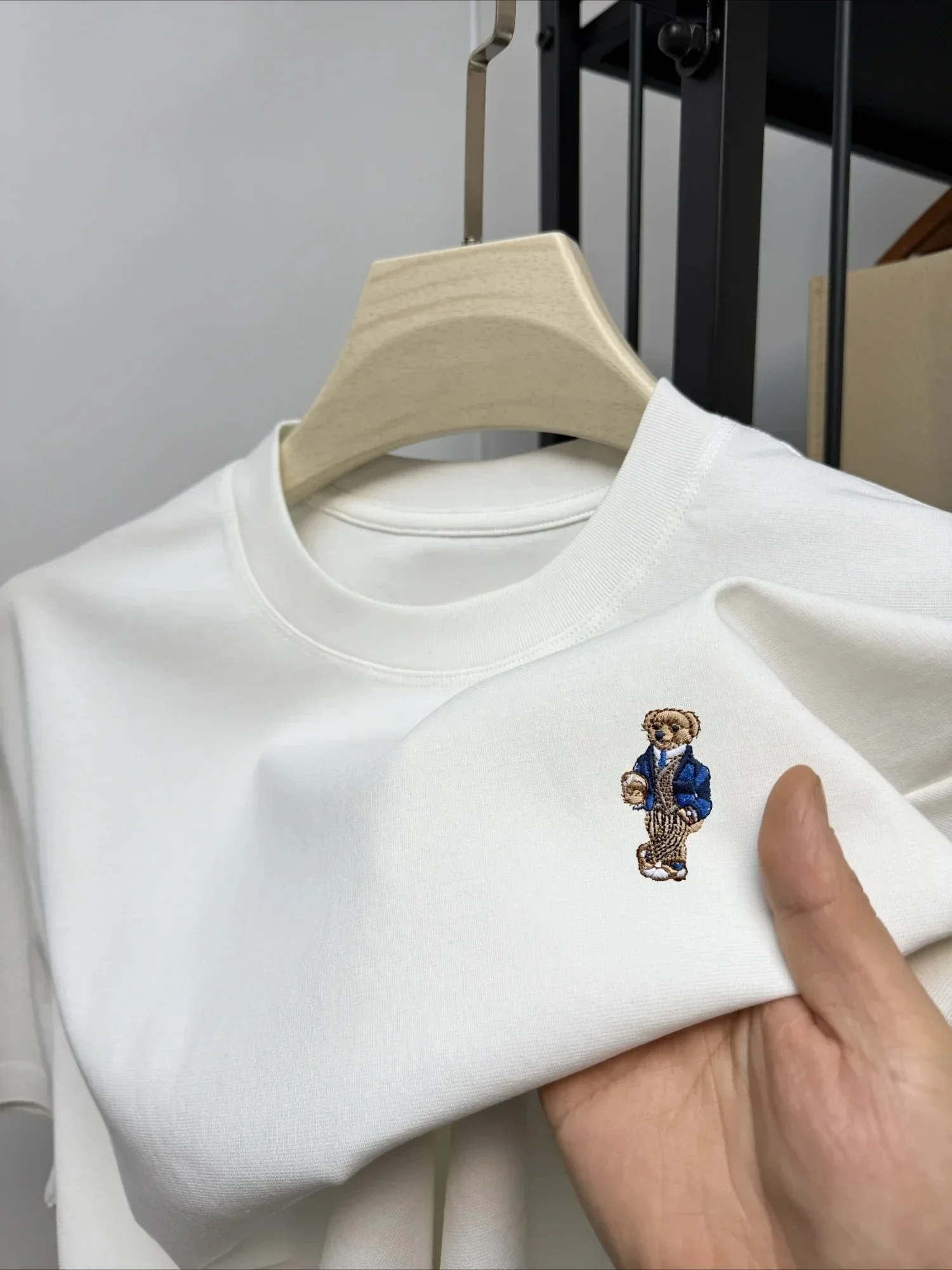 Neues hochwertiges Marken-T-Shirt für Herren mit kurzen Ärmeln und Rundhalsausschnitt, Sommermode-Boutique, Teddybär-Print, Baumwolle, koreanisches Casual-Oberteil. – Detail 4