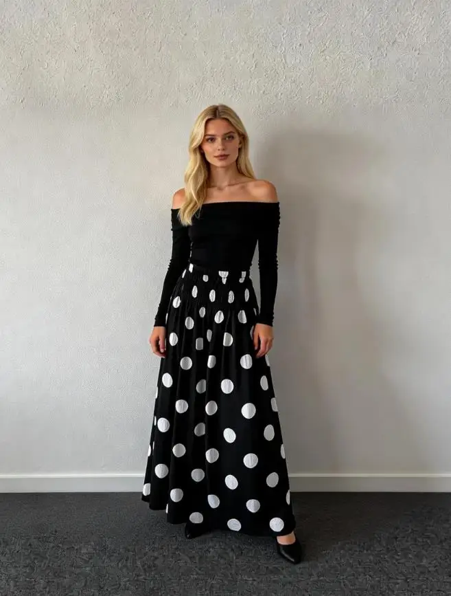 

Women's High Waisted Skirt Fashionable Large Spotted Pattern Smocked Waist A-Line Long Skirts for Women Summer Casual Flowy