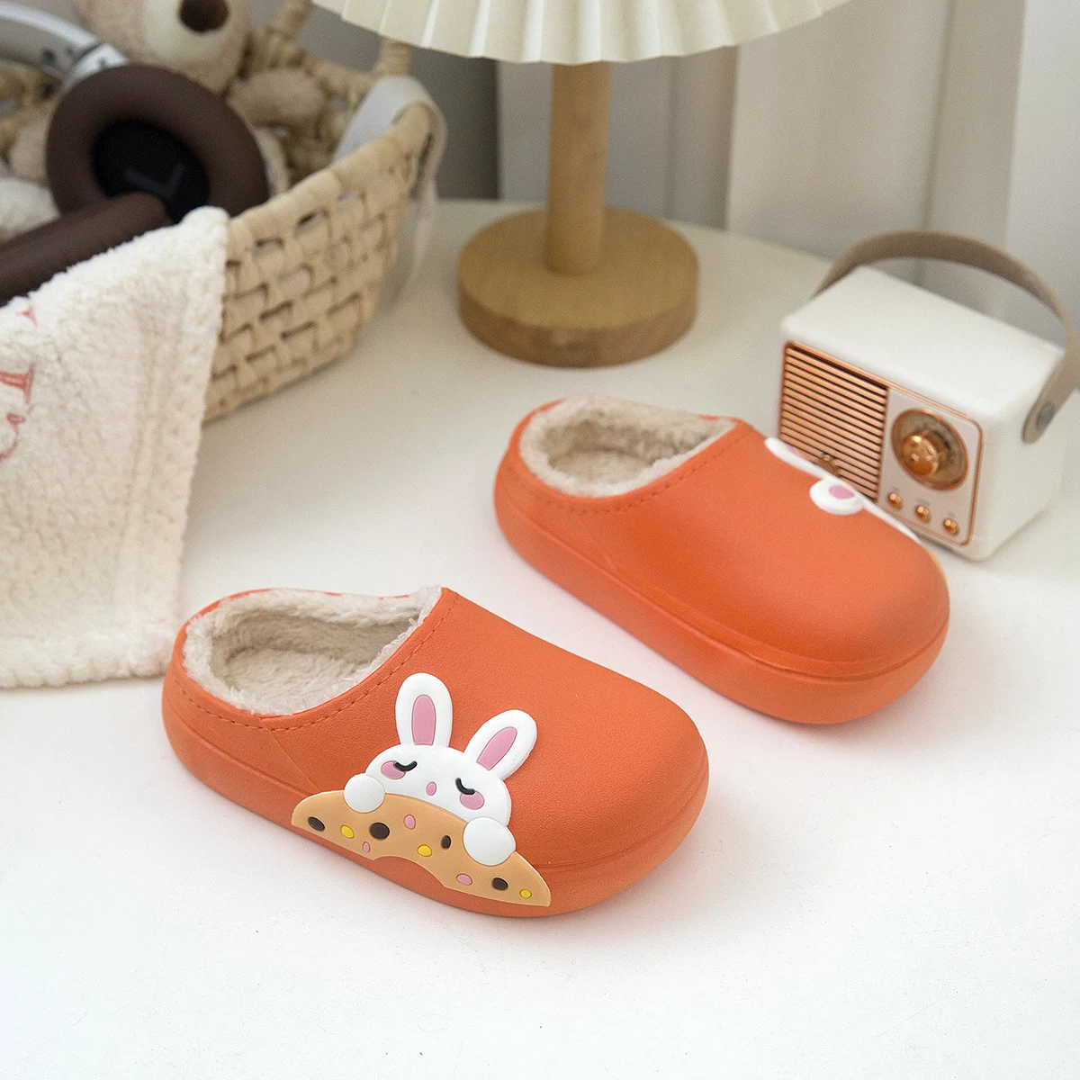 Simpatici cartoni animati per ragazzi e ragazze, scarpe in cotone per la casa, dinosauro, pantofole primaverili e autunnali per bambini, nuovo stile per la schiena del bambino