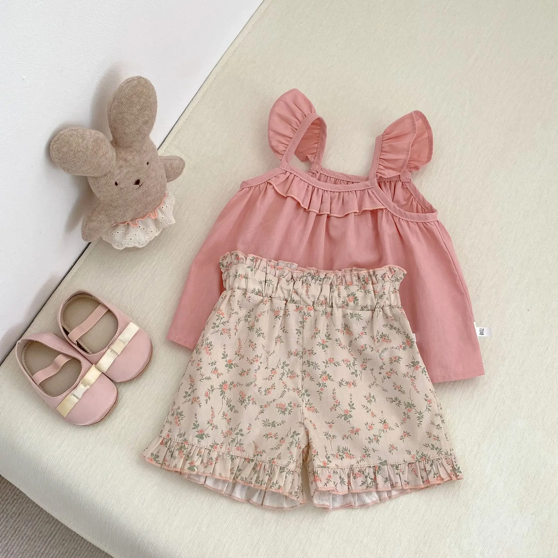 Image 5: Nouvel ensemble d'été 2026 pour bébé : Hauts sans manches mignons à bretelles pour filles + short fleuri, ensemble 2 pièces en coton pour tout-petits