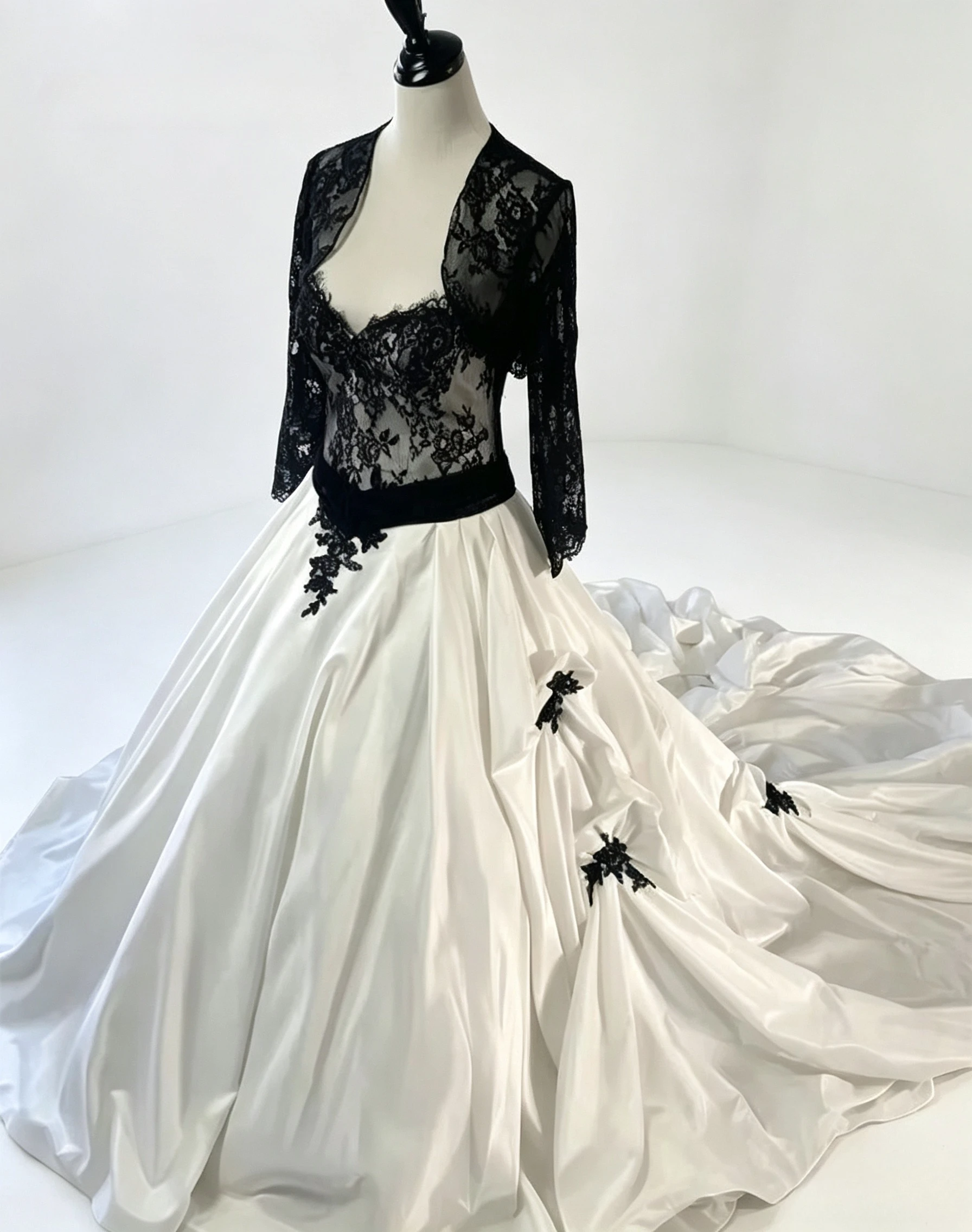 Vintage Black And White Wedding Dress Ruched Chapel Train Vestidos De Novia Lace Appliqued Corset Customized