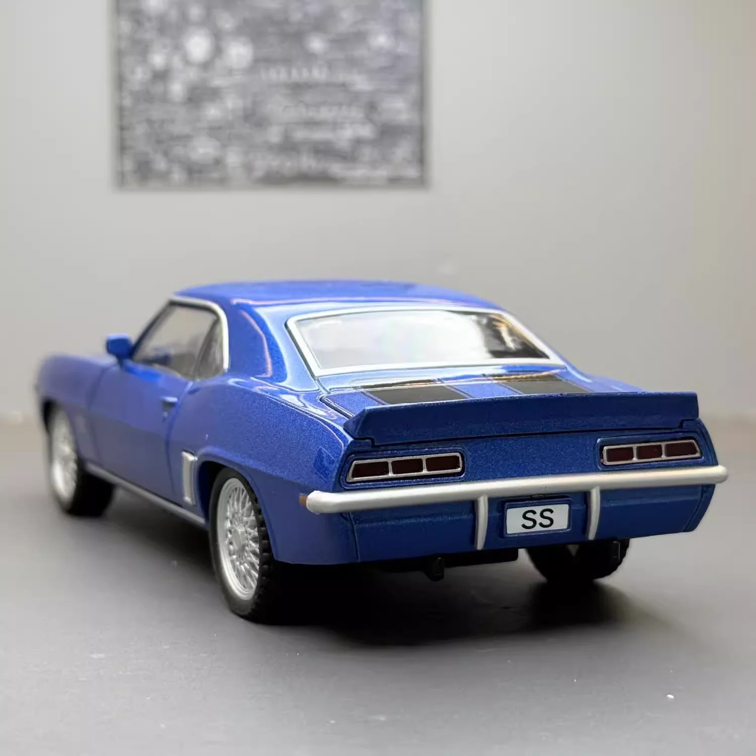 1:32 Camaro SS Bumblebee Car Model Alloy Sound & Light Effects Toy for Boys Personality Gift Collection Rebound