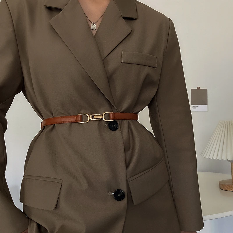 Hebilla de aleación de cuero PU flaco a la moda, diseño de marca personalizado, cinturón fino de piel sintética para vestido vaquero