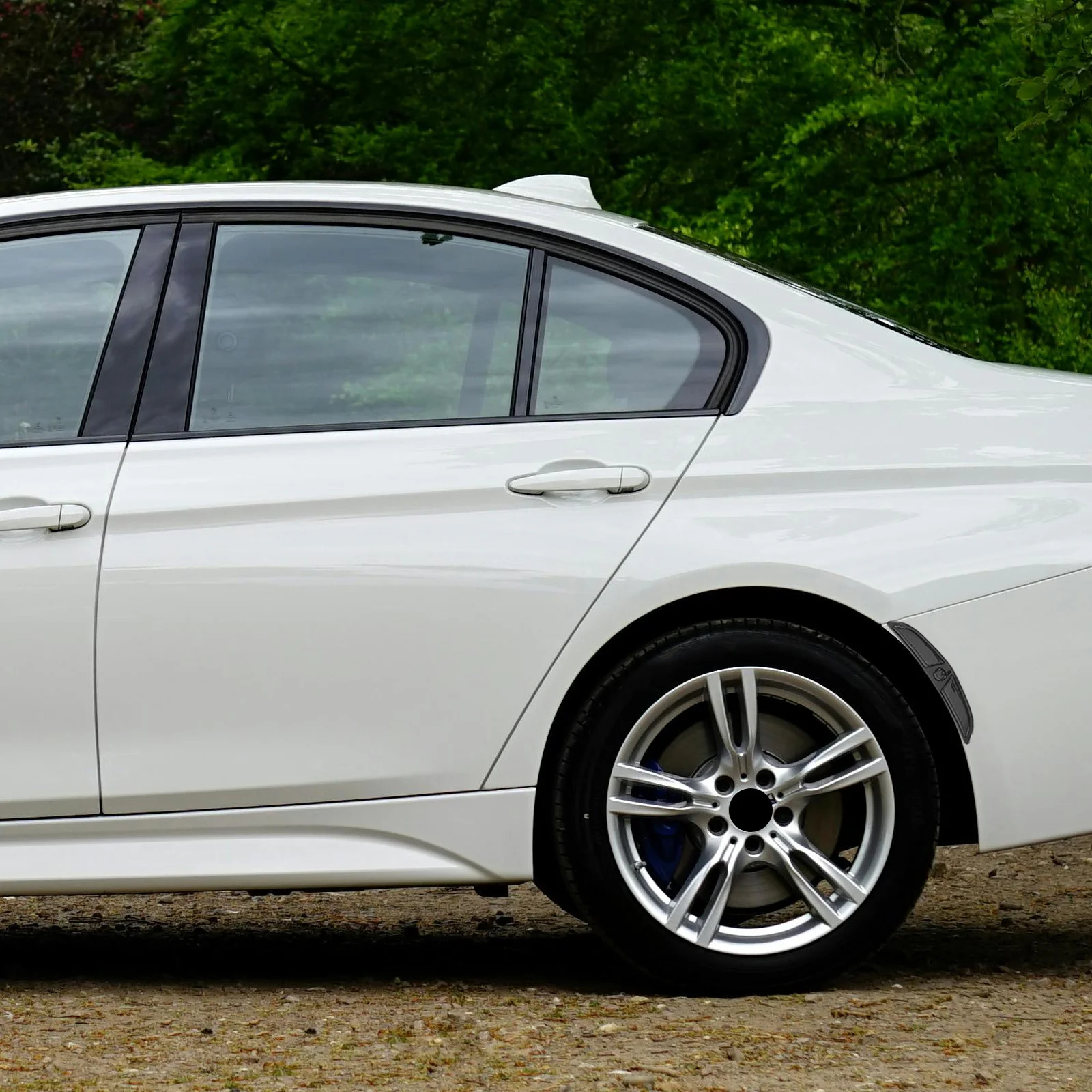 

1 пара полосок из углеродного волокна из ТПУ на колесо автомобиля, губная арка, устойчивая к царапинам наклейка против столкновений для защиты брызговика автомобиля