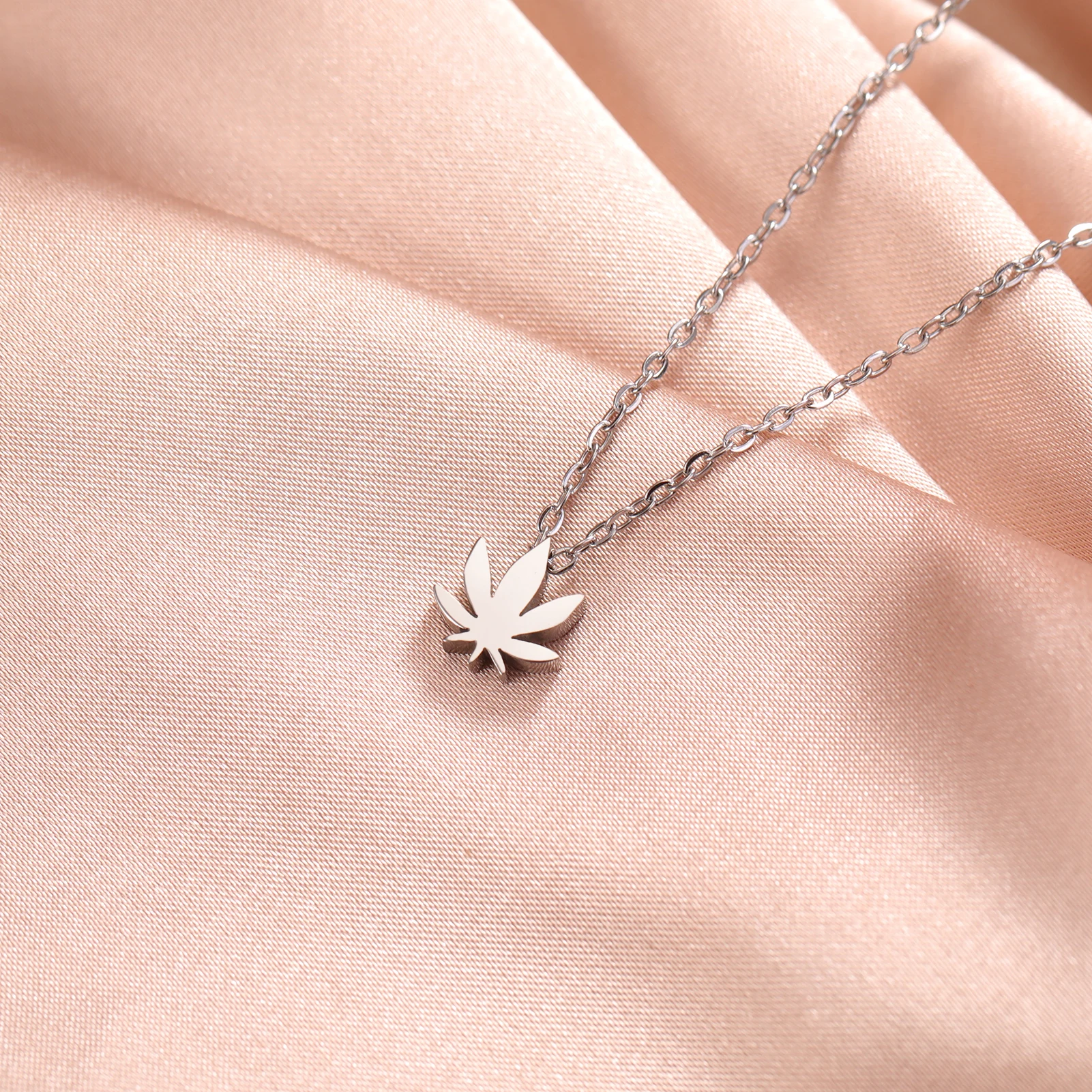 Kkjoy Edelstahl Pflanze Vierblättriges Kleeblatt Anhänger Halskette Mode Elegante Feminine Kurze Schlüsselbein Kette Halskette Schmuck – Detail 17