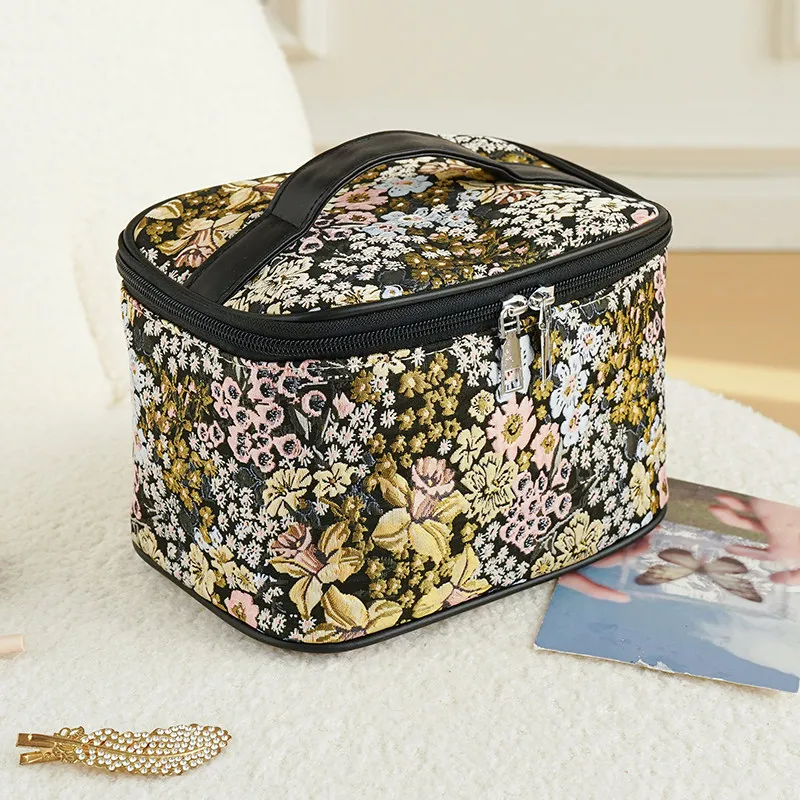 

Новая косметичка с цветочной вышивкой 2026 года: высококачественная дорожная сумка-органайзер, вместительная портативная туалетная сумка для женщин