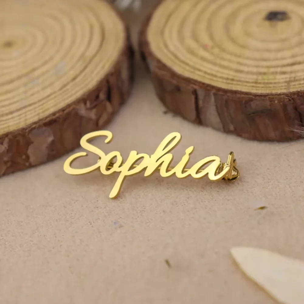 اسم مخصص دبوس بروش الفولاذ المقاوم للصدأ اكسسوارات شعار مخصص شخصية الطفل دبابيس مجوهرات النساء الرجال شارة هدية عيد ميلاد