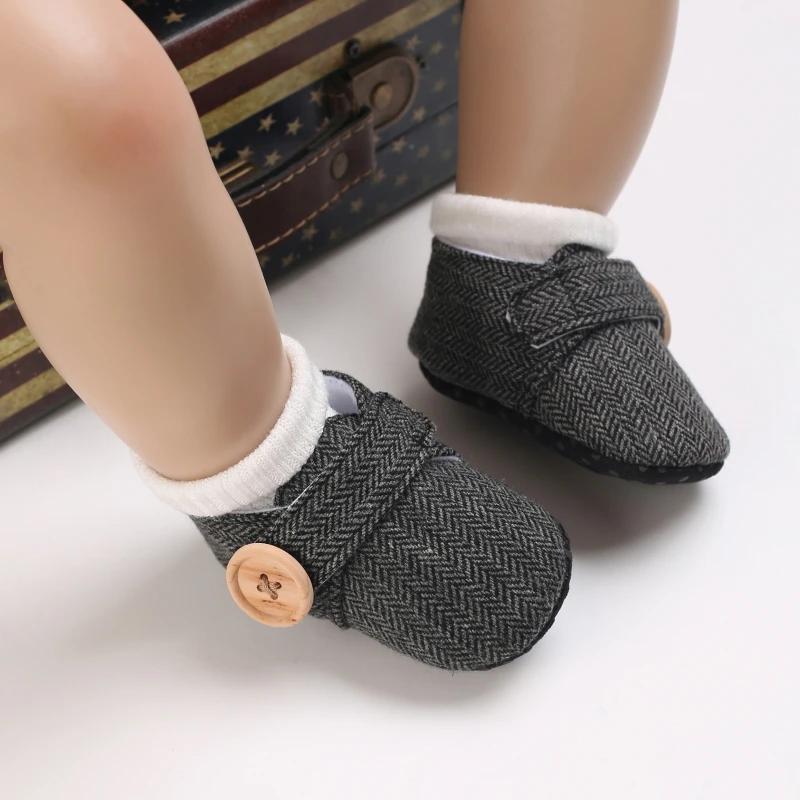 أحذية مسطحة عصرية للأولاد الصغار مصنوعة من جميع القطن ناعمة ومريحة ومناسبة لأحذية المشي لحديثي الولادة من عمر 0 إلى 18 شهرًا