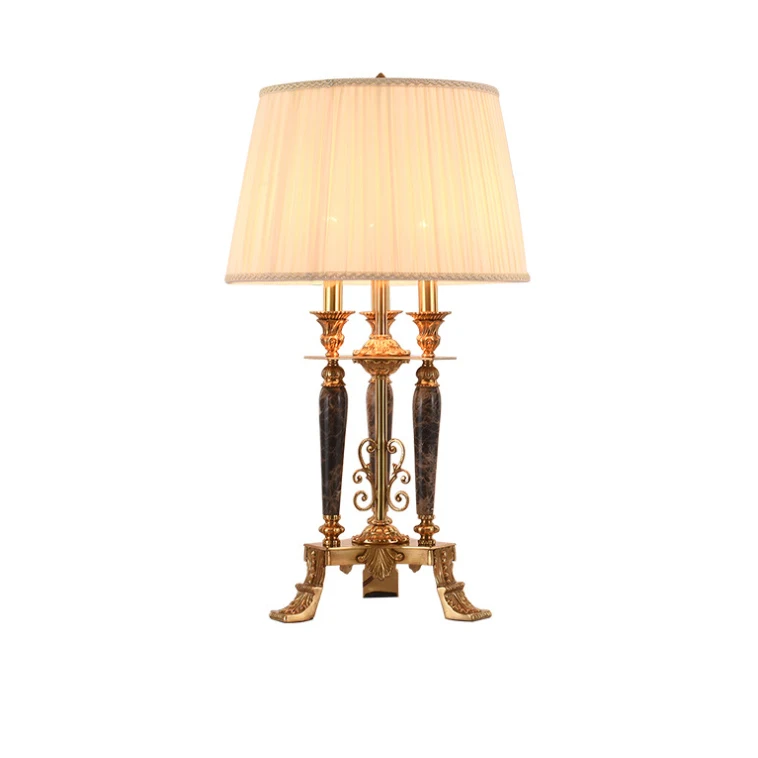 高級燭台銅テーブルランプインアメリカンファッションテーブルライト装飾ヴィラリビングルーム研究デスクランプ