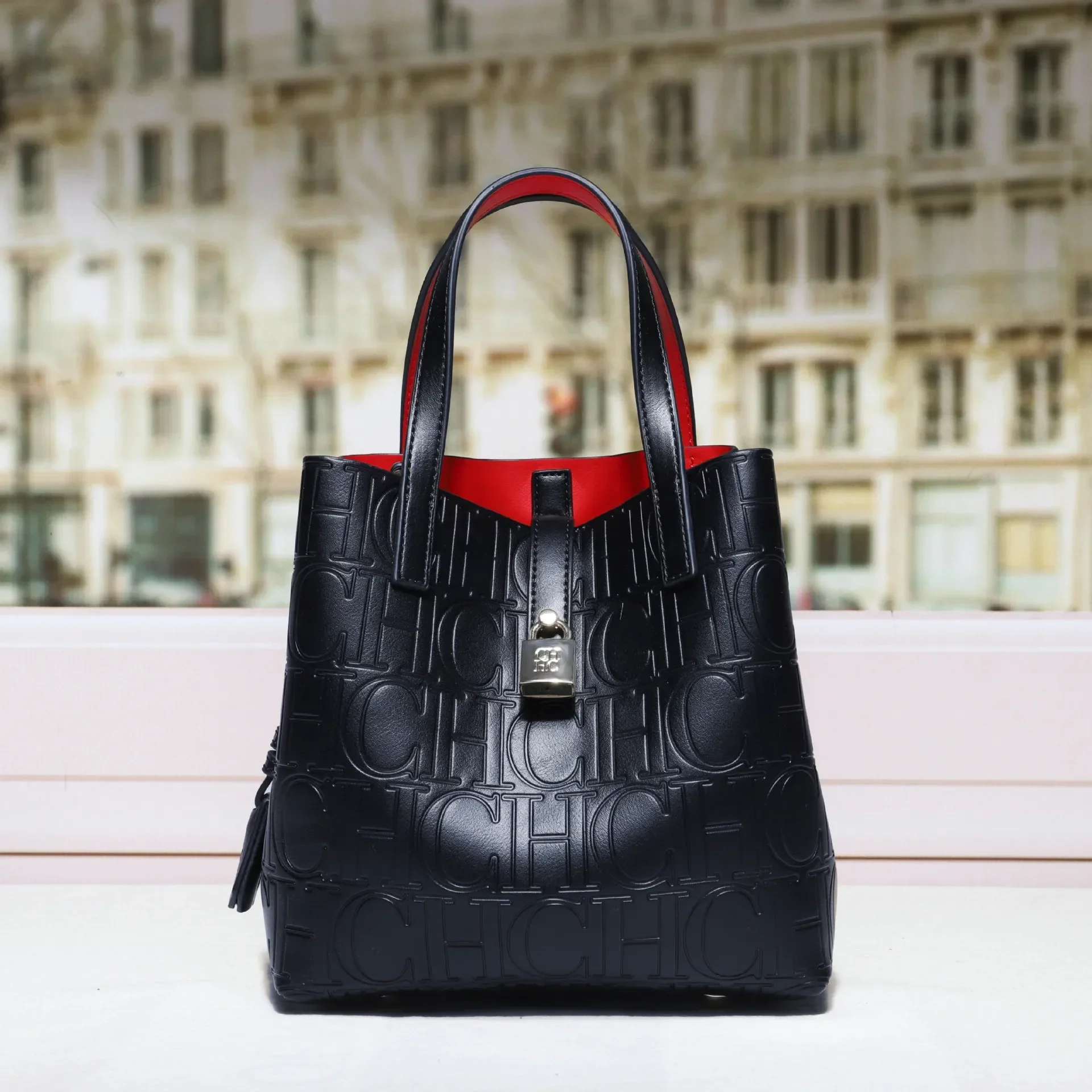Large Capacity Handbag Luxury Brand Temperament Letter Print  Lock Design 2026 Trendy Women's Crossbody Bag