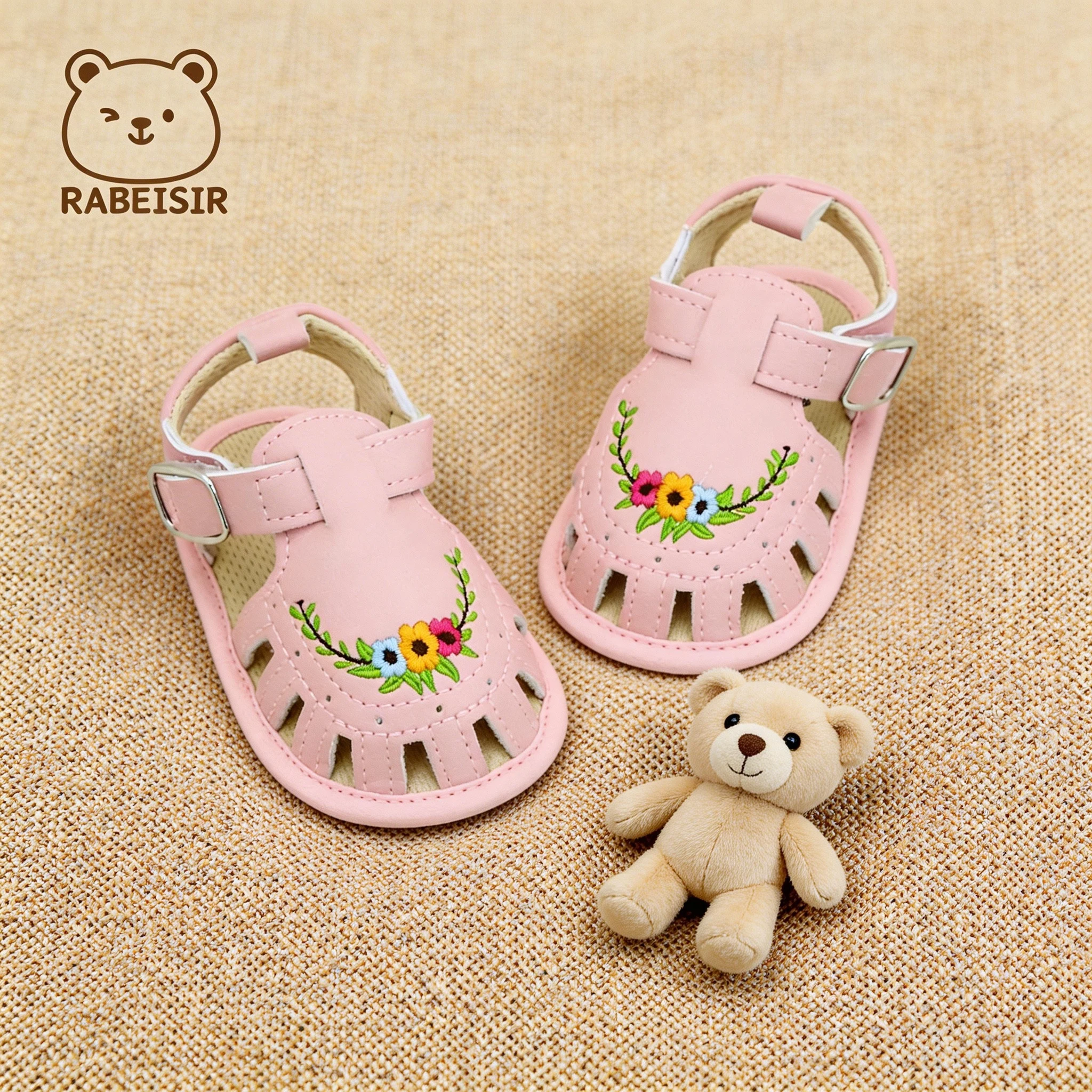 Summer girls' casual sandals with hollow floral embroidery, lightweight soft-soled toddler shoes