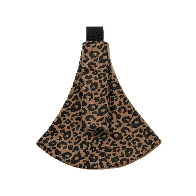 เป้อุ้มเด็กแบบสะพายลายเสือดาว สำหรับพกพาสะดวก ใช้งานง่าย แบบอุ้มด้านหน้า พร้อมผ้าคลุมหลัง