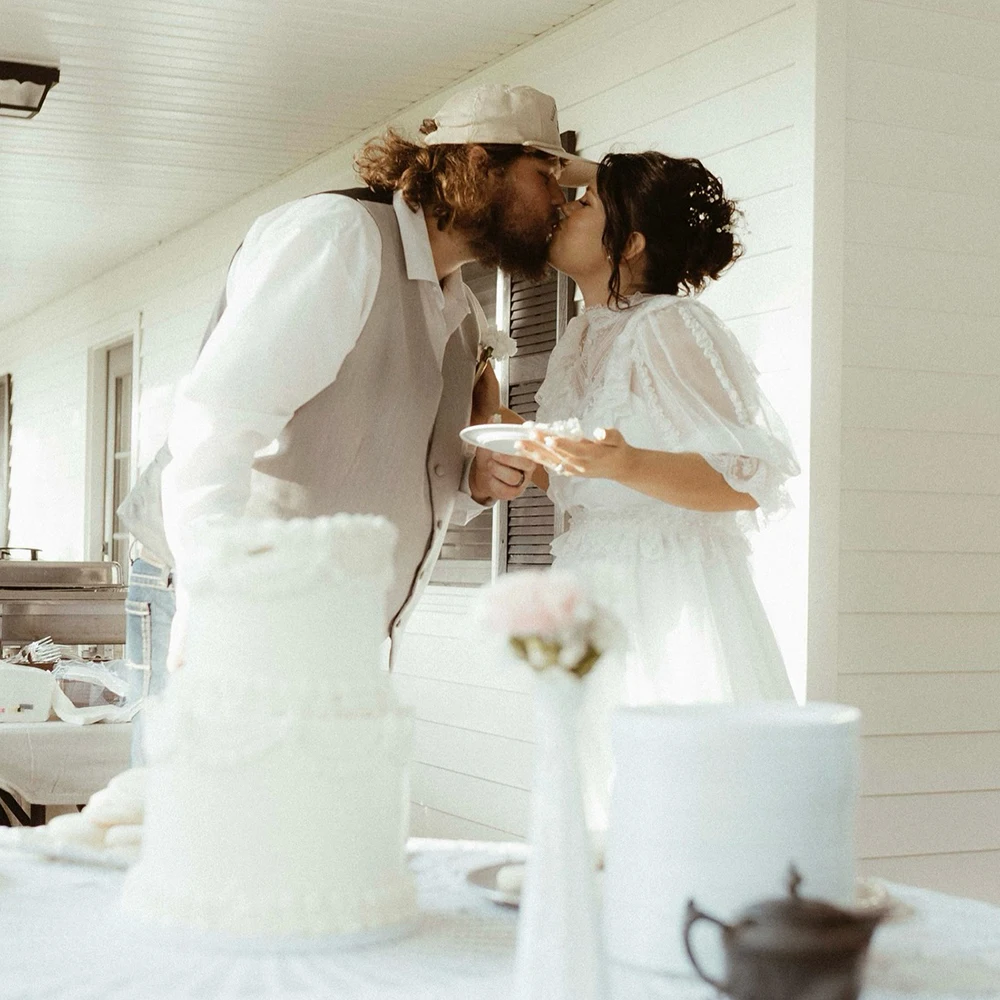 تخصيص الرجعية 1970s نصف فانوس الأكمام فستان الزفاف أزرار الفيكتوري ألف خط تكدرت الدانتيل عالية طوق خمر زي العرائس