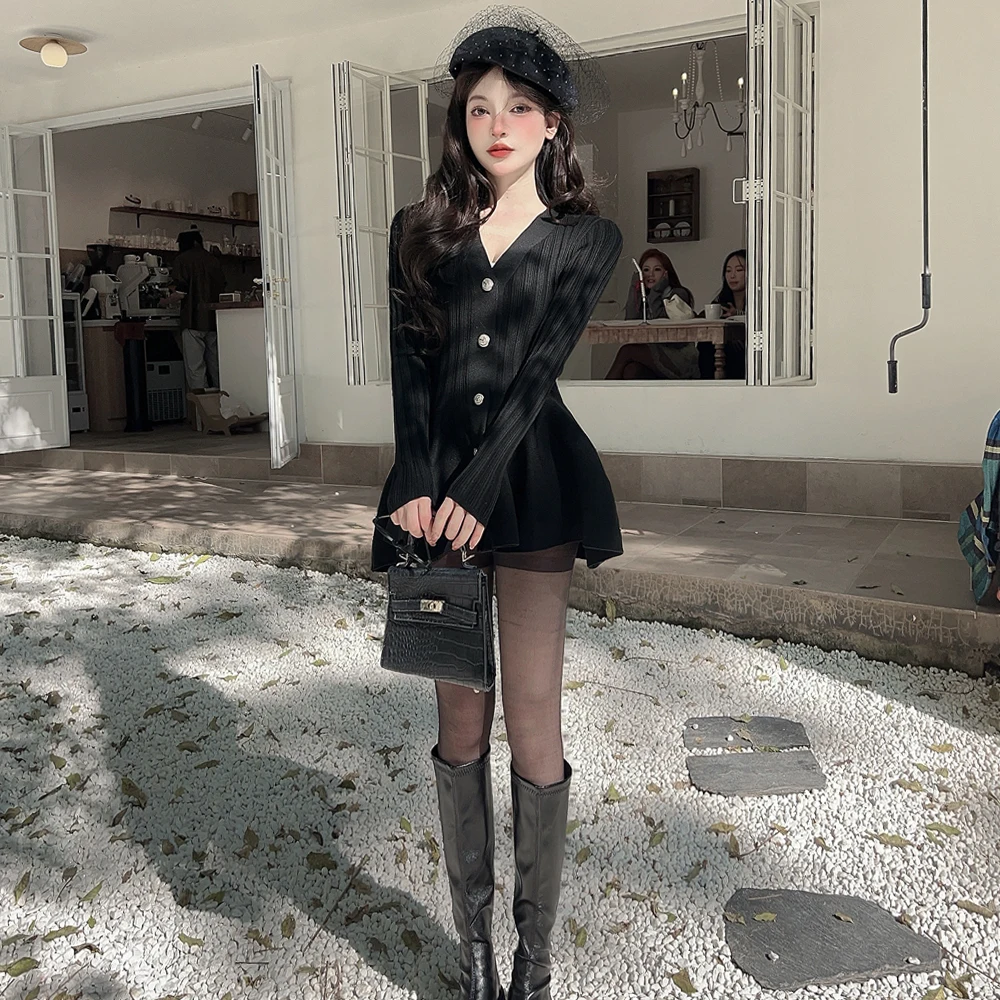 

Вязаная юбка с V-образным вырезом и эффектом утягивания талии в стиле Хепберн, французский стиль, повседневная носка, женская мода, весна 2026