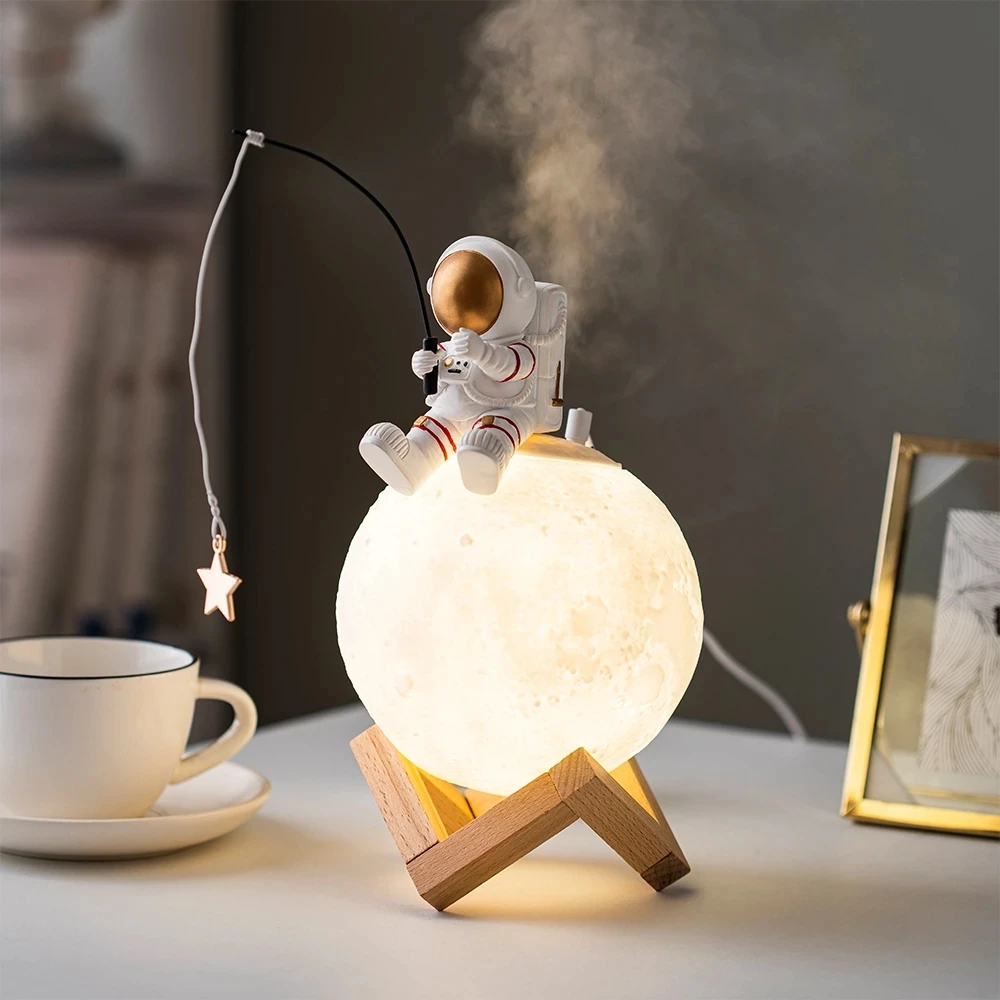 

Astronaut Figurines Home Decoration Resin Space Man Miniature Night Light Humidifier Cold Fog Machine Accessories Birthday Gifts