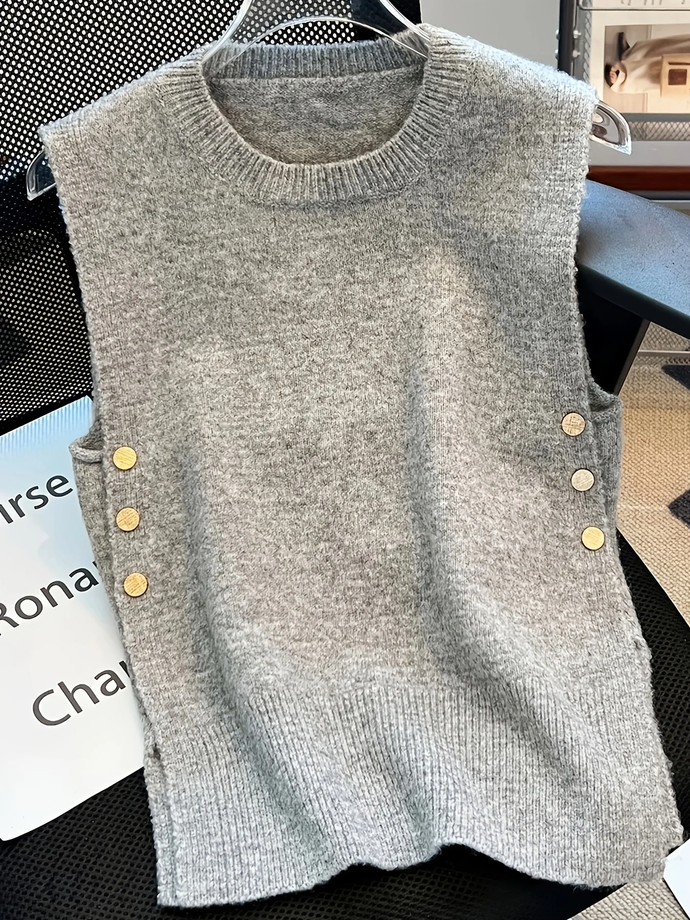 

Spring and Autumn Round Neck Sleeveless Knit Vest, Metal Button & Slit Design, Outer Wear Sweater Vest, Stylish and Beautiful Wo