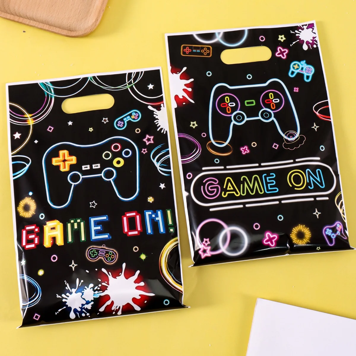 10/20/50 Stück Geschenktüten mit Gaming-Thema, fluoreszierendes Game-on-Design, Plastiktüten für Familientreffen, Geburtstagsfeier-Dekoration – Detail 4