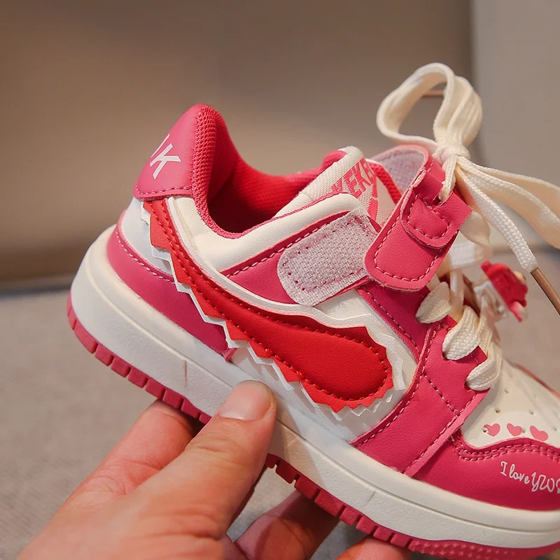 2024 Baby Jungen Mädchen Freizeit schuhe Kleinkind weichen Boden erste Wanderschuhe Kinder Turnschuhe Lotso Bär Kinderschuhe