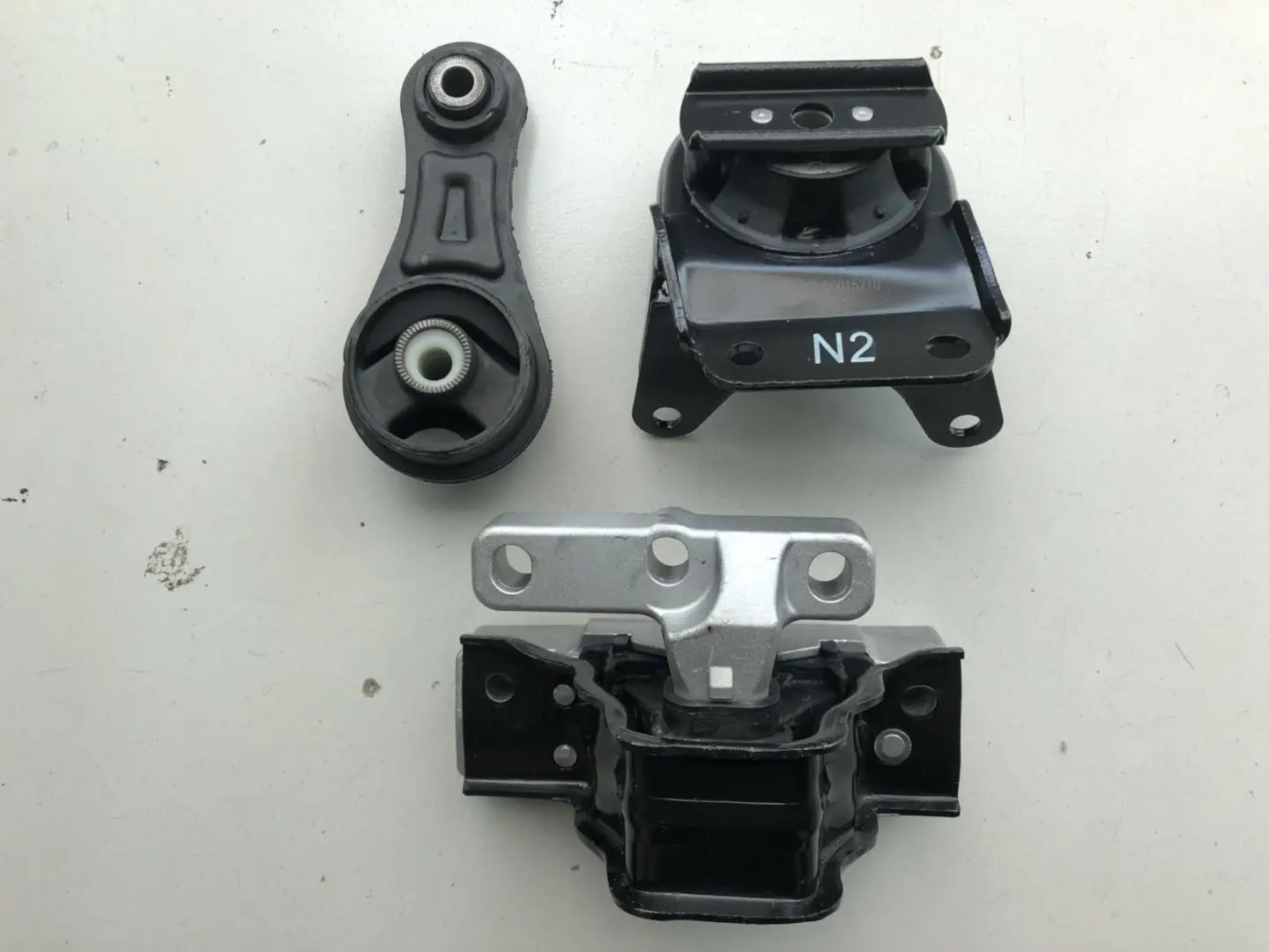 1pcs Engine Mount Bracket / Oil sump bracket / Gearbox bracket for Chinese SAIC ROEWE 350 MG5 2008-2012 Auto car motor parts