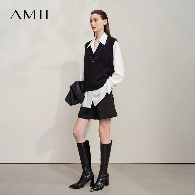AMII Sleeveless Vest Woman 2025 Autumn Elegant Casual Knitted Tops Female Solid V-neck Loose Versatile Women Clothing 12523160