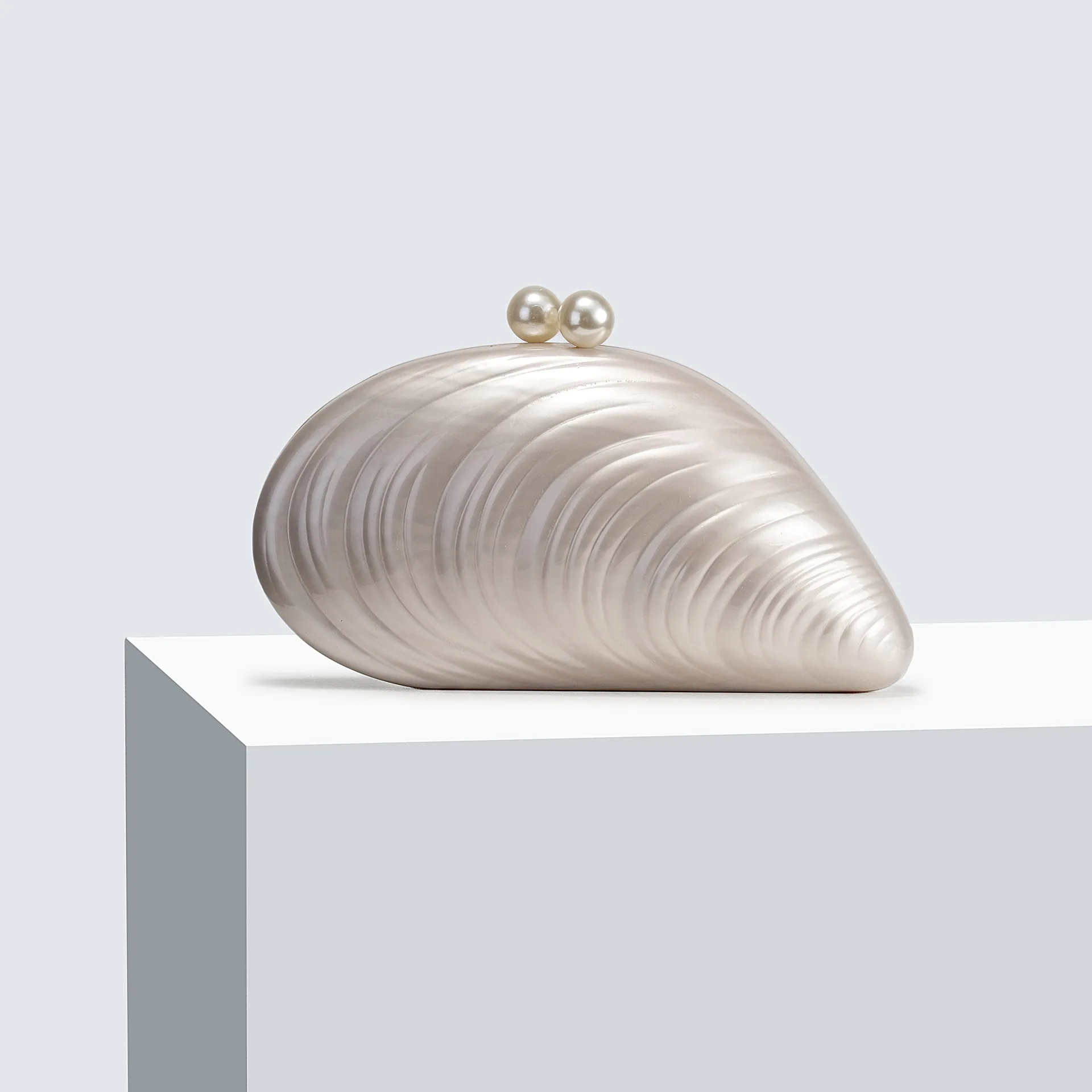 Picture 6: One shoulder oblique span bag Shaped shell acrylic bag Fashion wedding dinner clutch bag