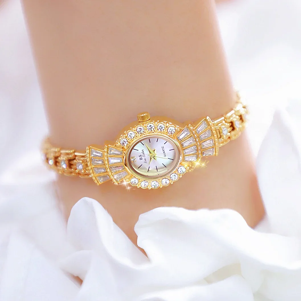 Vintage Small Gold Watch with Oval Lace Dial, Elegant Rhinestone Chain, Waterproof Quartz Watch for Women, Relogios Feminino