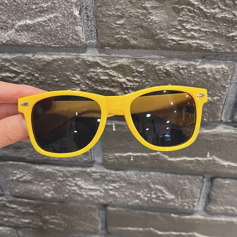 Kinderzonnebril met vierkant frame, zonwerende zonnebril, eenvoudig en veelzijdig trendy festival, pak voor volwassen dames/heren