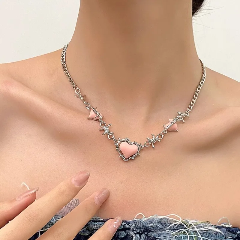 Wire Brambles Iron Pink Heart Choker Necklace Women Light Luxury Girl Emo Punk Grunge Clavicle Chain Valentine's Day Gifts