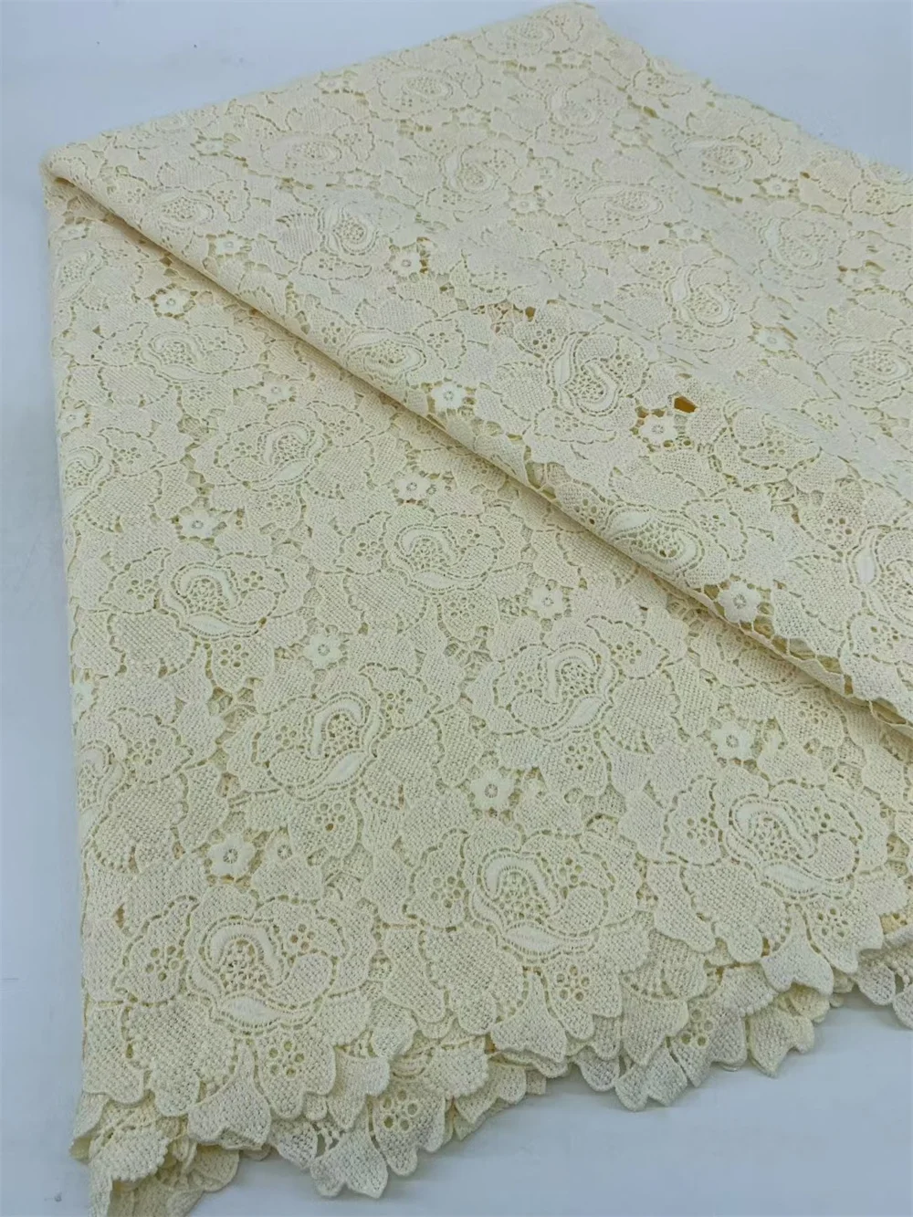 Lacci di lusso in vendita 5 metri tessuto di pizzo guipure di alta qualità 2025 tessuti di pizzo nigeriano tessuto abito da sposa per cucire A1243-2