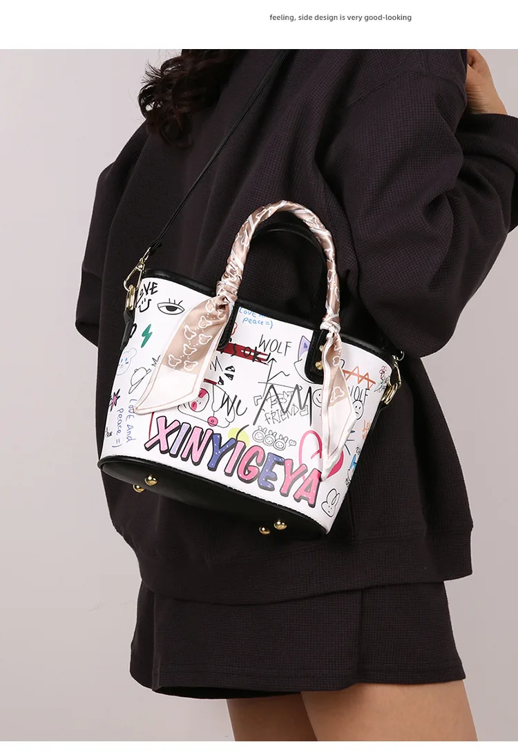 กระเป๋าถือใหม่ปี 2025 - กระเป๋าสะพายข้าง/สะพายไหล่ น่ารักและทันสมัย กระเป๋าใบเล็กสุดอินเทรนด์สำหรับผู้หญิง ดีไซน์โดดเด่น ใช้งานได้หลากหลายในชีวิตประจำวัน