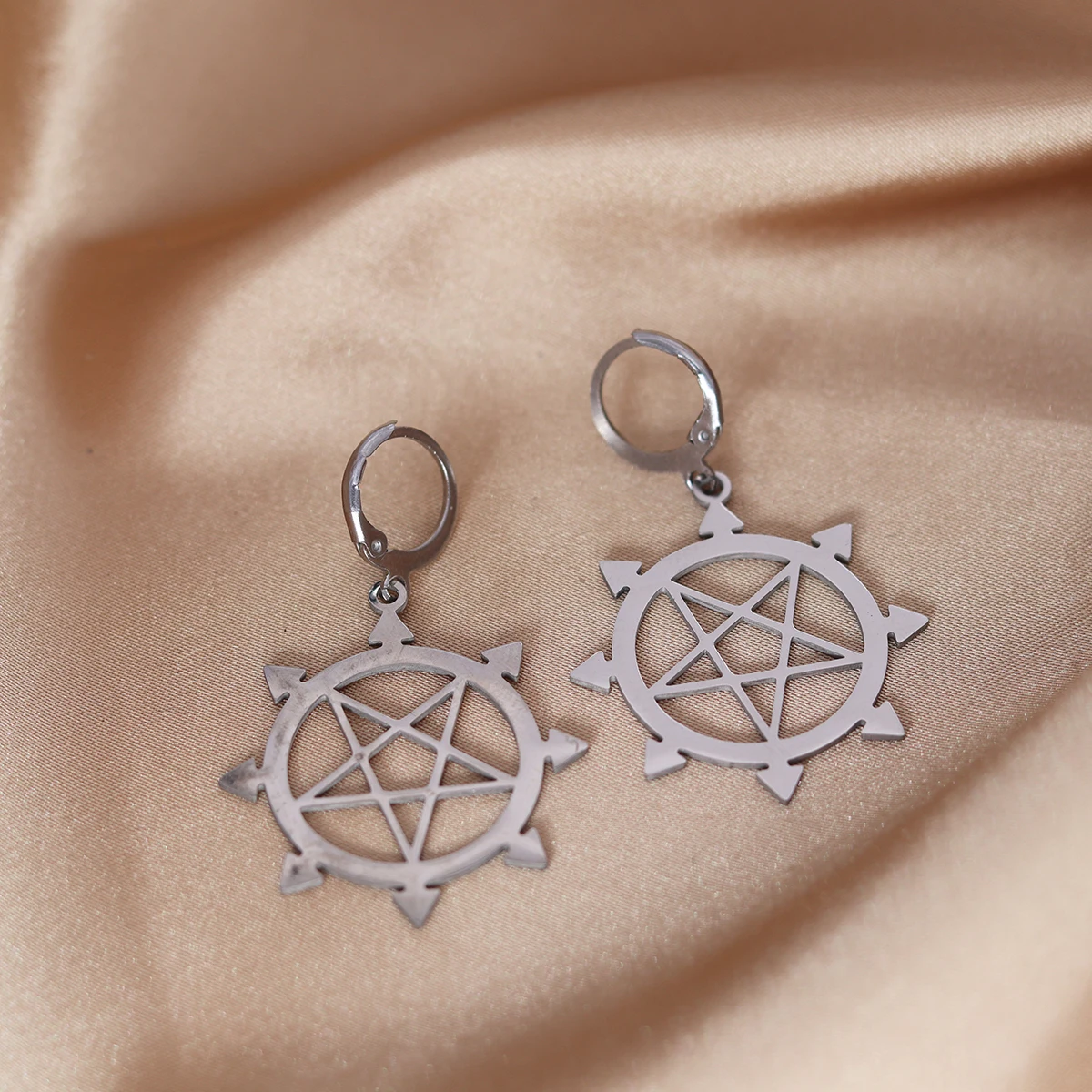 Kinitial-pendientes de pentagrama invertidos Algol Chaos para mujer, aretes de gota de estrella de ocho puntas de acero inoxidable, regalo