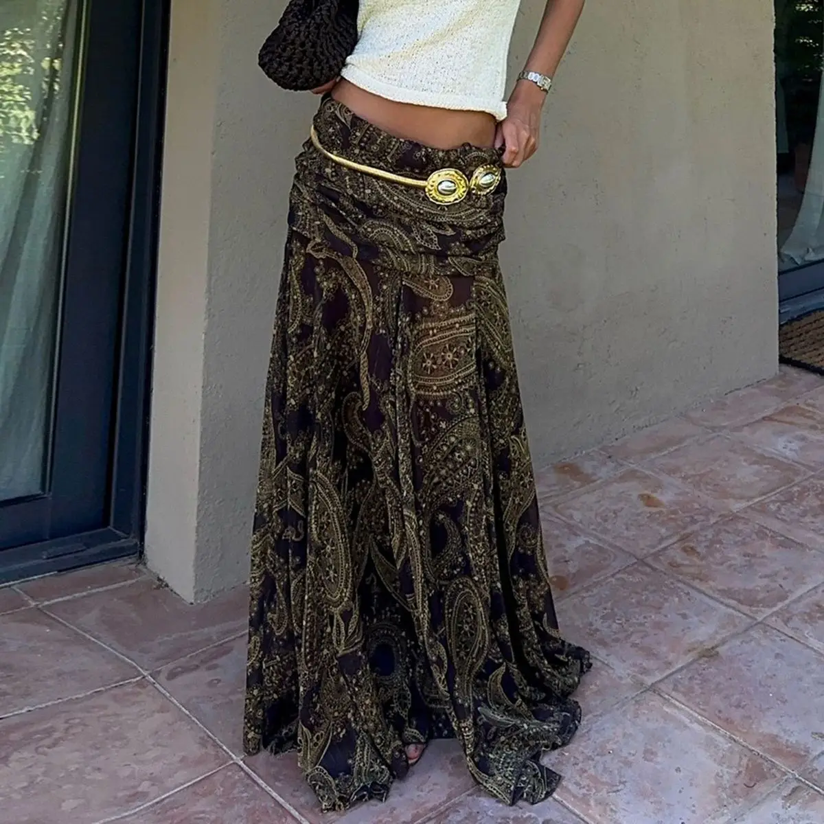 

Юбки А-силуэта женские, жаккардовые, расклешенные, свадебные, традиционные, азиатские, фактурные, с вышивкой, декорированные, сложные, восточные, детализированные, стеганые