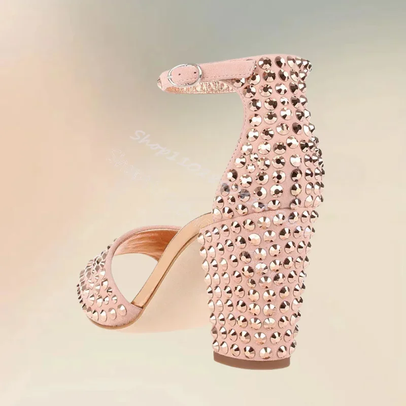 Rivetti Decor Rosa Sandali Peep Toe Cinturino con fibbia alla caviglia Scarpe da donna Chunky Tacchi alti Fashion Party Feast 2024 Zapatos Para Mujere