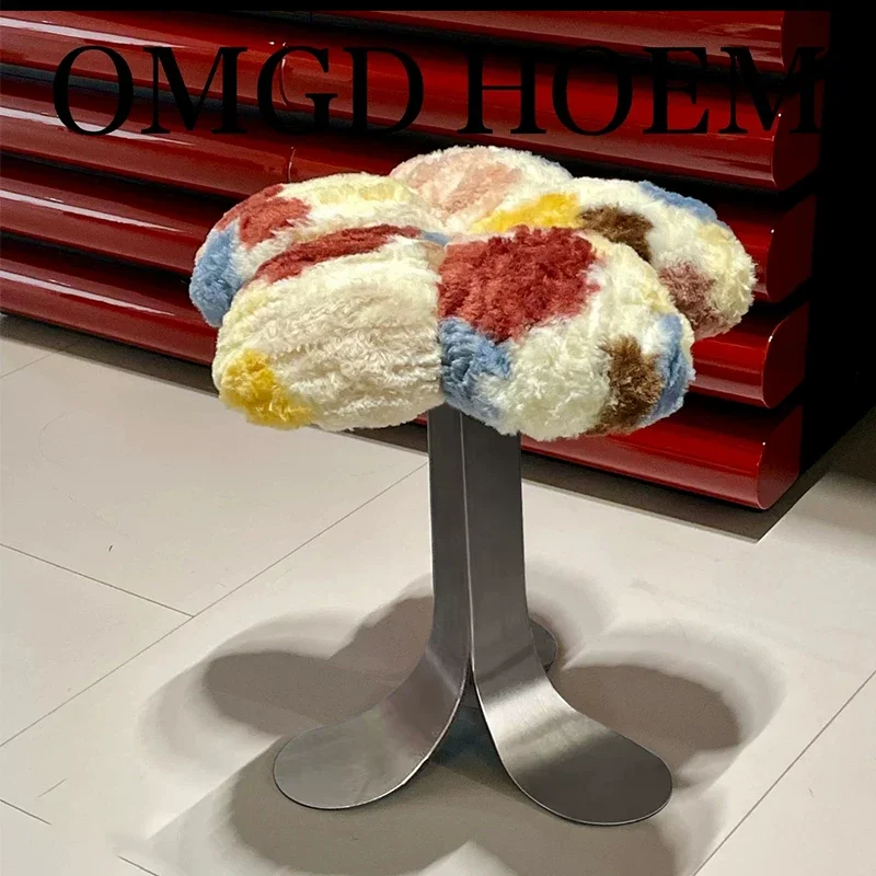Luxury Vanity Stool for Bedroom Modern Makeup Chair with Stainless Steel Legs Elegant Shoe Bench Stool Flower Design Round Seat