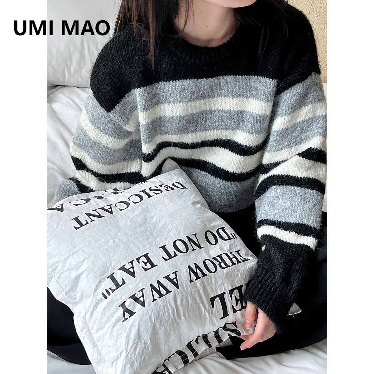 

UMI MAO Lazy Style Color-Block Striped Soft Knit Sweater for Women 2024 Autumn Winter New Wool Blend Round Neck Top
