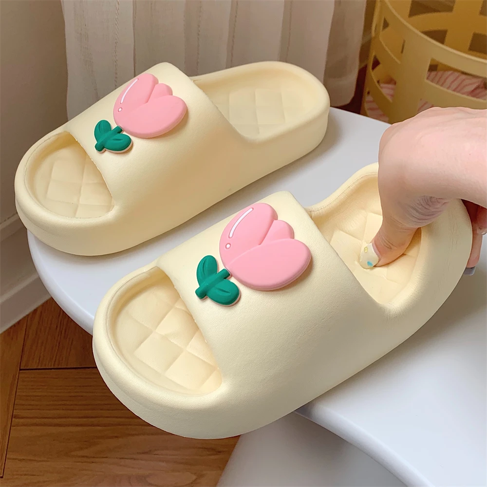 

Летние слипоны. Милые домашние удобные тапочки на плоской подошве. Мягкие ощущения молодых женщин. Материал EVA. Легко носить и комфорт.