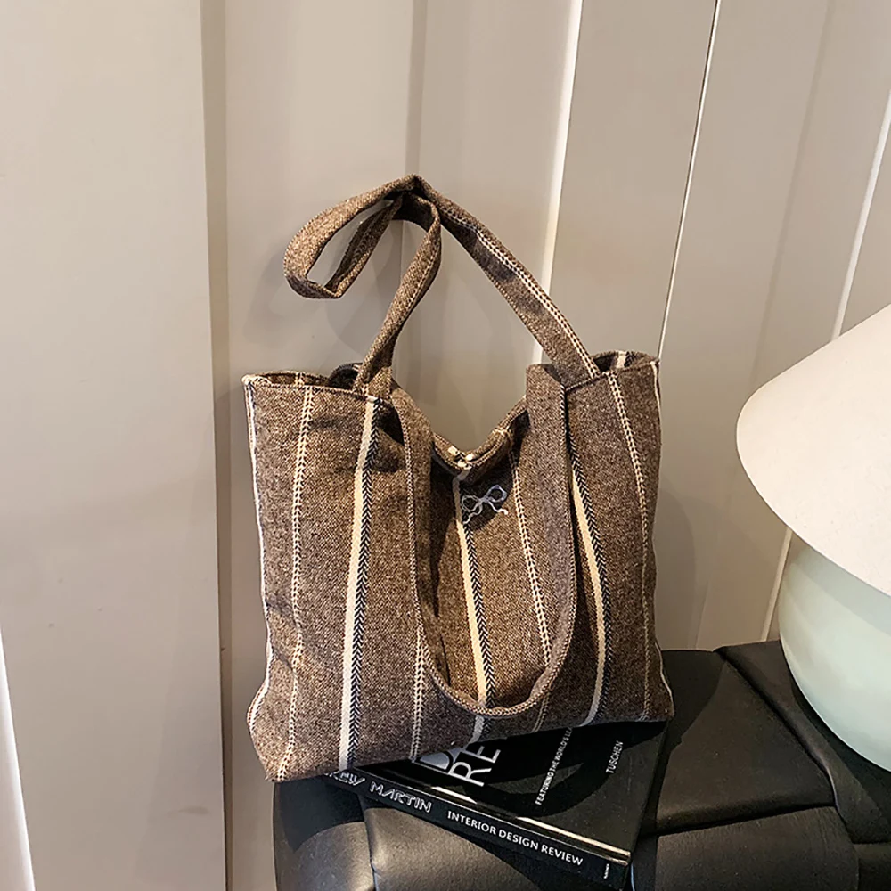 

Large Capacity Soft One Shoulder Bag Contrast Color Striped Buckle Tote Bags Daily Commute Shopping All-Match Underarm Packs