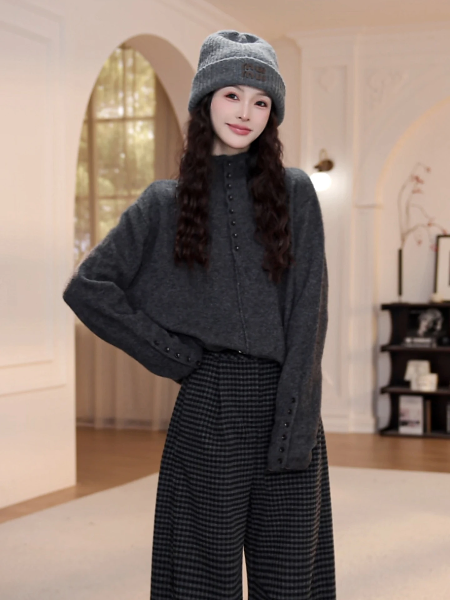 快適なロングスリーブニットウェア、ハイネック、無地、韓国風、通勤トップス、万能デザイン、レディース冬服