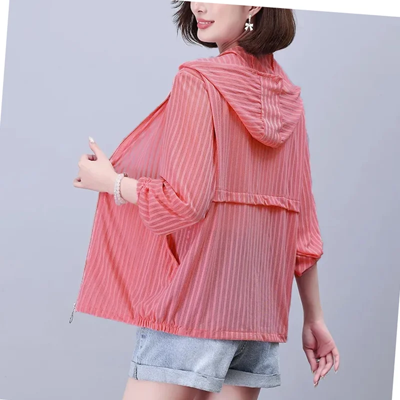 Plus Größe Sonnenschutz Kleidung Sommer Lose Mode Lässig Joker Atmungsaktive Stretch Gestreiften Mutter Mit Kapuze Mantel Frau