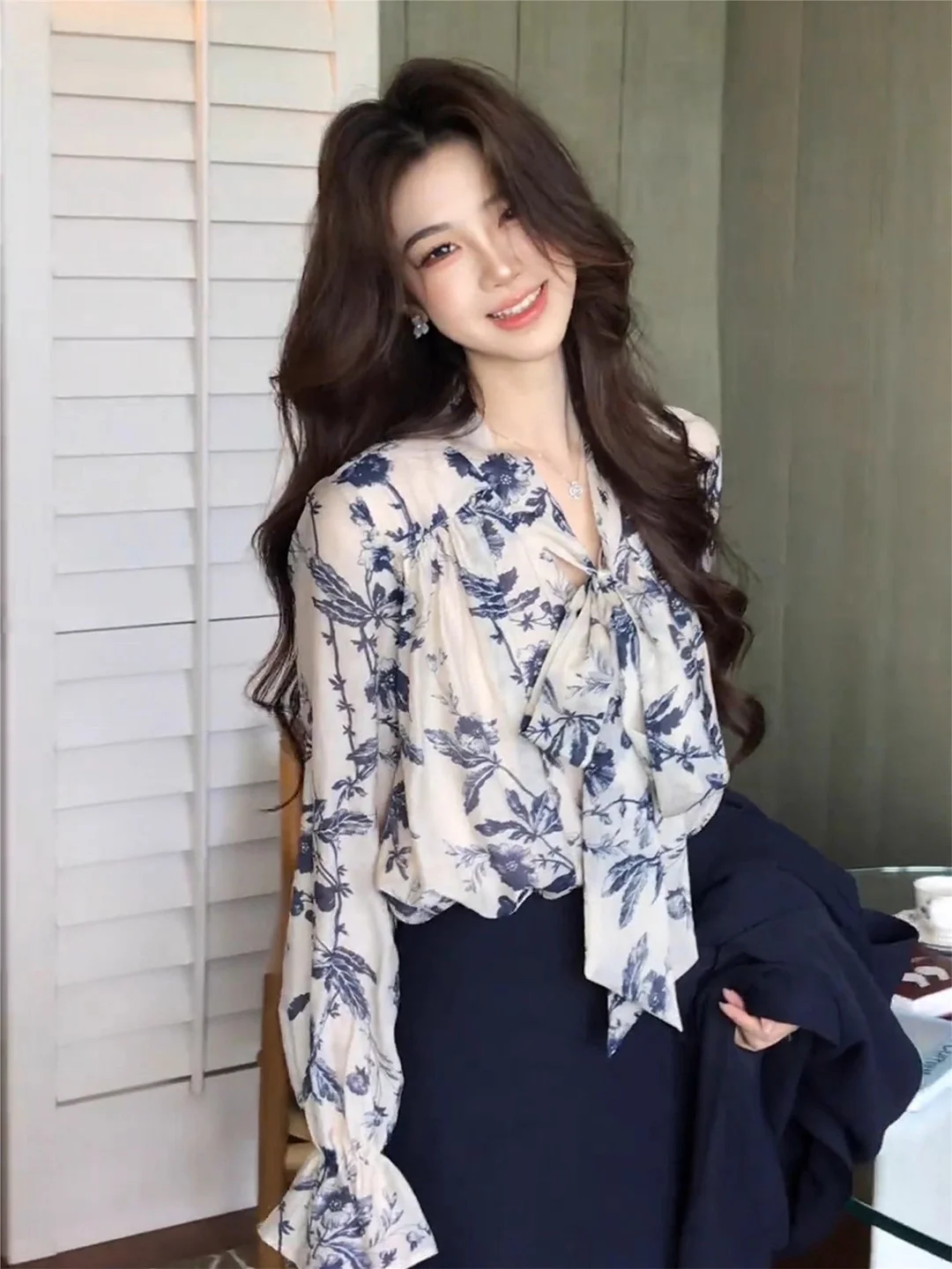 

Женская рубашка с цветочным принтом и воротником-шарфом, длинный рукав, весна 2026, французский стиль, свободный крой, дышащая, повседневная, модная