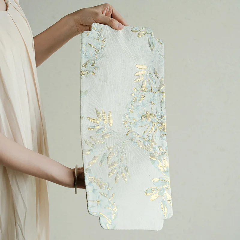 tapete-de-cha-47x20-com-design-zen-dupla-face-costurada-com-fio-dourado-e-estampa-de-flor-de-pera-branca-para-preparo-de-cha-seco