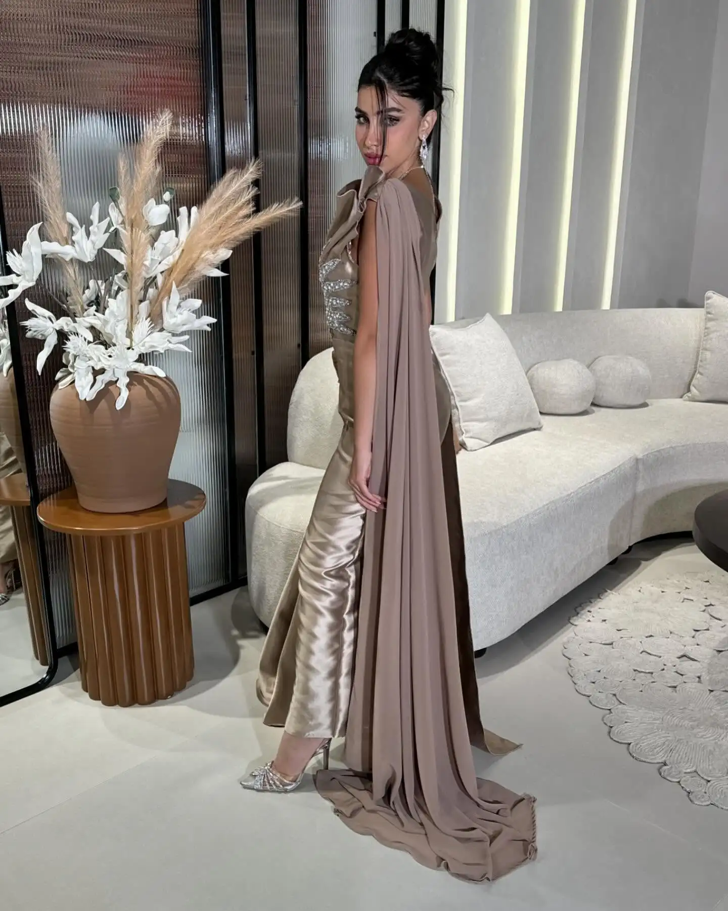 Customized Elegant Satin Evening Dresses Exquisite Crystal V-Neck Party Dress High Quality Ruched Sweep Train Vestido De Noche