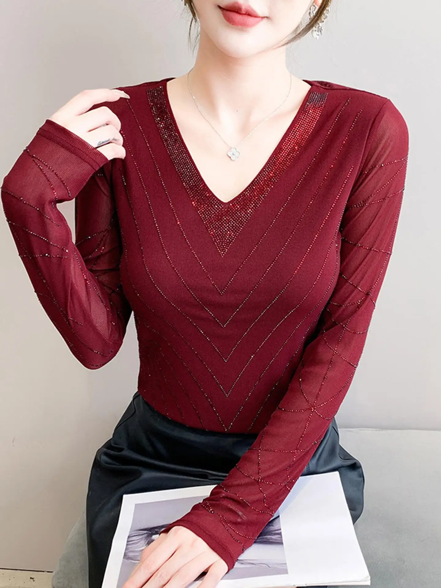 

Женская футболка с длинным рукавом и V-образным вырезом, с тяжелой вышивкой и кружевом, облегающая, модная базовая модель для осени и зимы