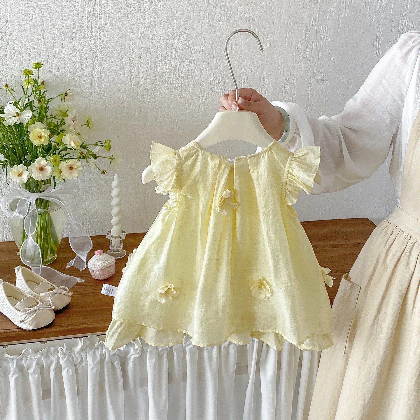 Summer thin baby Korean version three-dimensional flower vest sweet flying sleeve ruffle edge dress 3