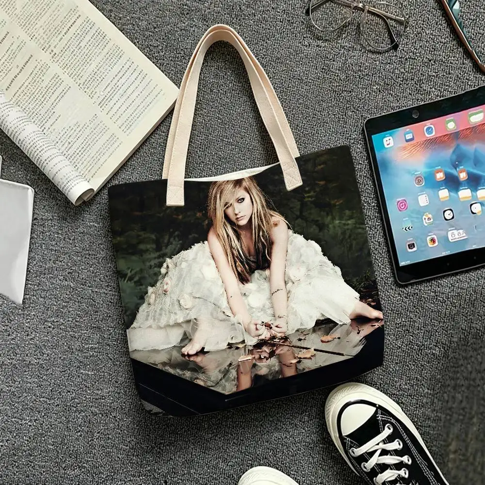 Singer Punk A-Avril Lavigne, Tragetasche aus Leinenmischgewebe, Baumwolle-Polyester, wiederverwendbar, umweltfreundlich, Handtasche, Aufbewahrung, Einkaufstasche, für den täglichen Gebrauch. – Detail 9