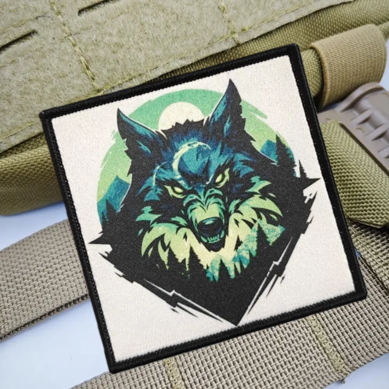 Parche táctico rey lobo bosque feroz con velcro para mochila y chaleco - imagen 4