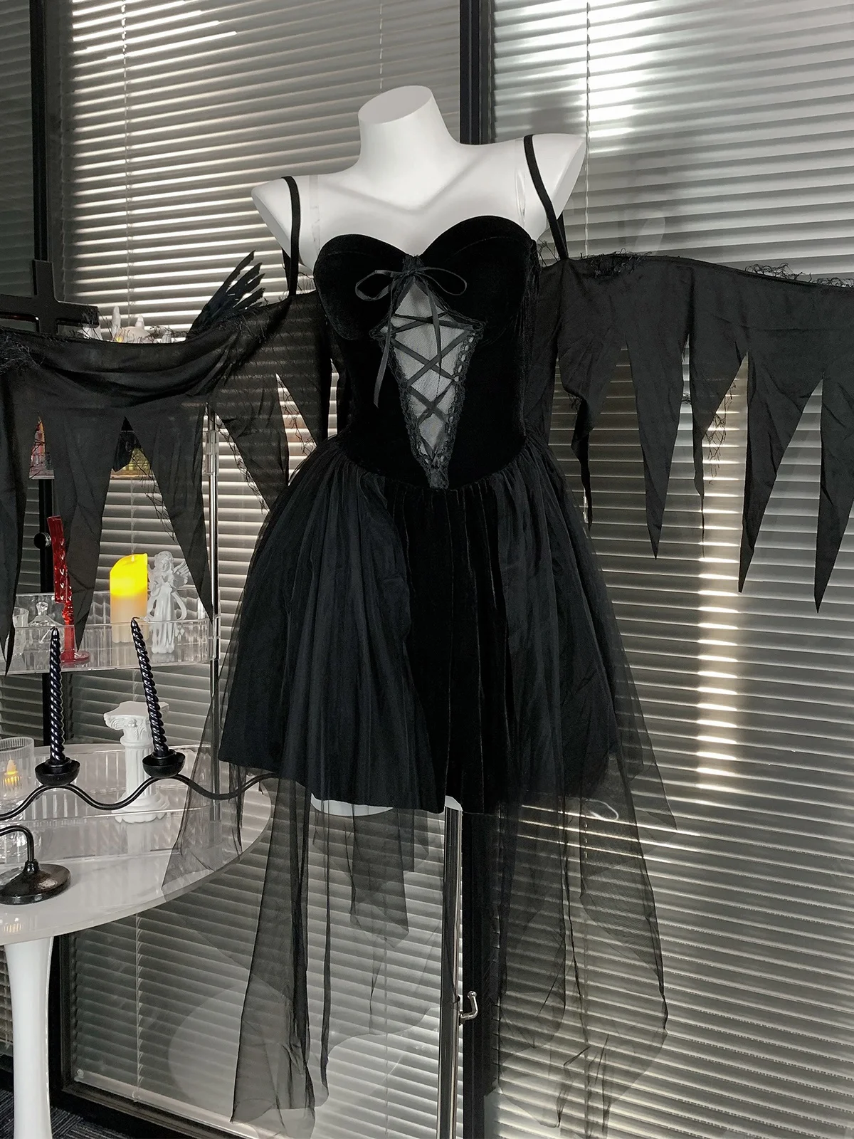 ชุดเจ้าสาวสไตล์โกธิคสีแดงเข้ม ผ้ากำมะหยี่ ทรงบัสติเยร์ กระโปรงทรงเอ สำหรับฤดูใบไม้ผลิ ฤดูใบไม้ร่วง ฤดูหนาว